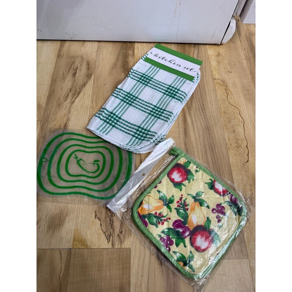 Kitchen Essentials Bundle – Dish Towels, Pot Holder & Sink Liner (New)